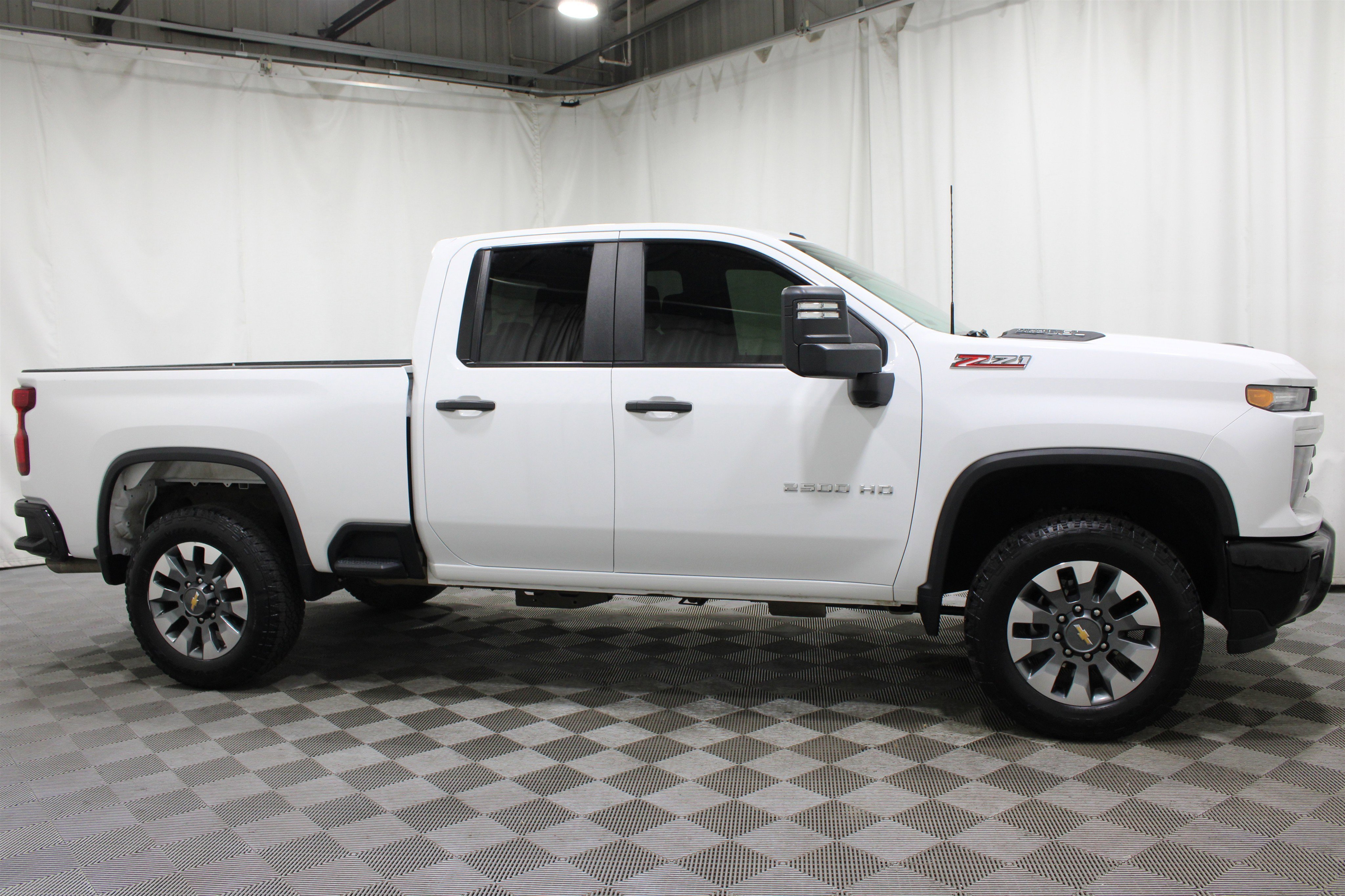 Used 2025 Summit White Chevrolet Custom image 28