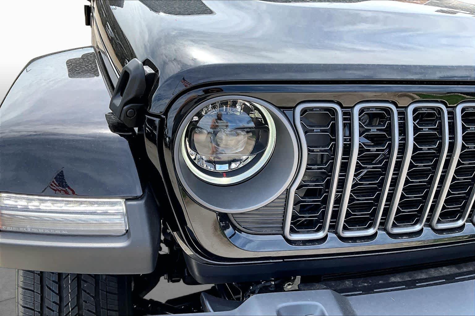 New 2026 Black Clear-Coat Exterior Paint Jeep Sahara image 14
