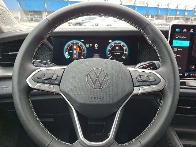 2025 Volkswagen Tiguan SE - Photo 13