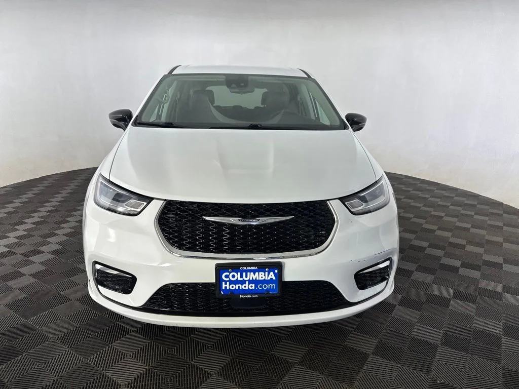 Used 2024 White Chrysler Touring L image 2