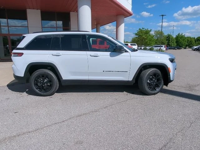 New 2026 White Jeep Altitude image 32