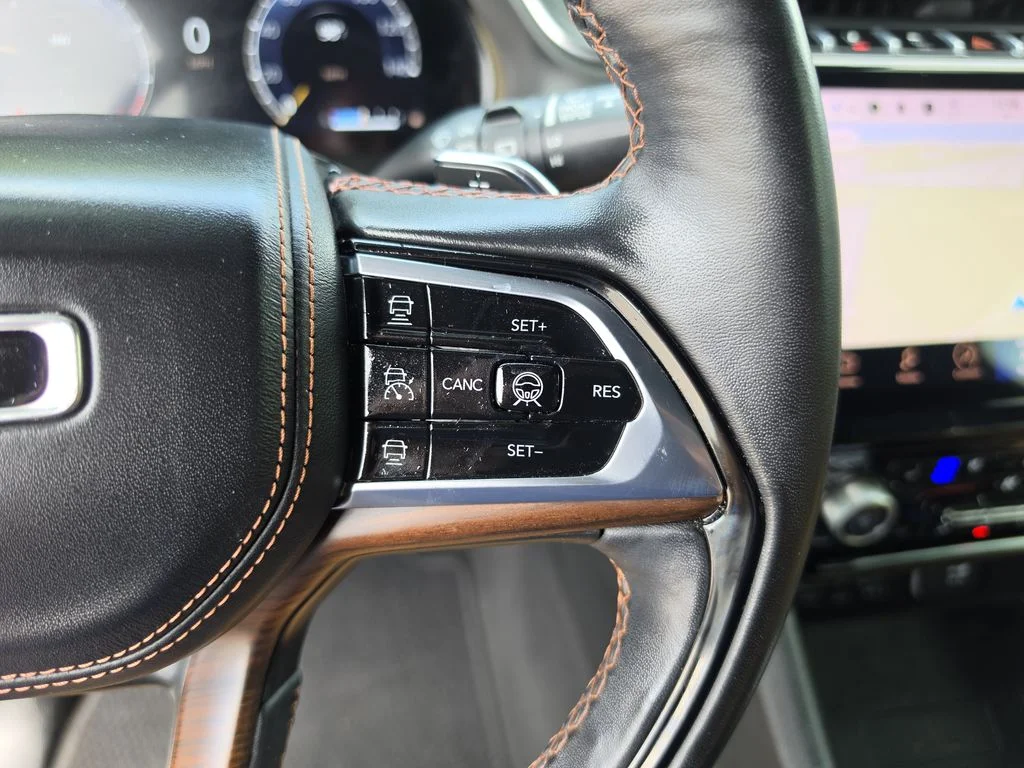 Used 2022 Diamond Black Jeep Summit image 33