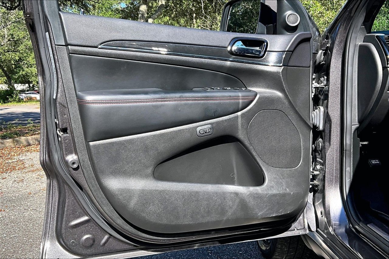 Used 2019 Gray Jeep Trailhawk image 17