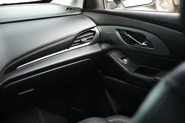 Used 2020 Silver Ice Metallic Chevrolet 3LT image 27