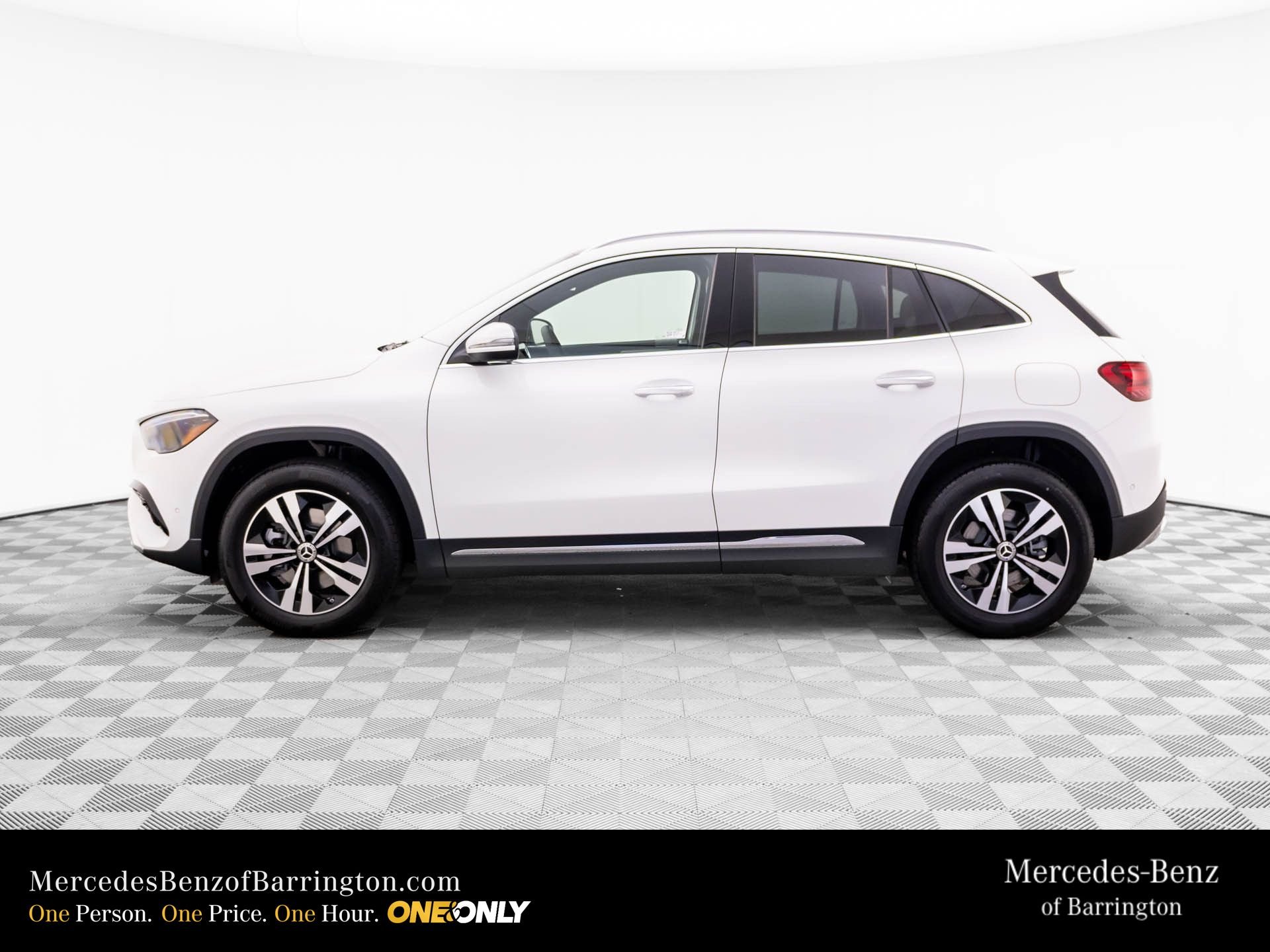 New 2026 Polar White Mercedes-Benz GLA 250 image 2