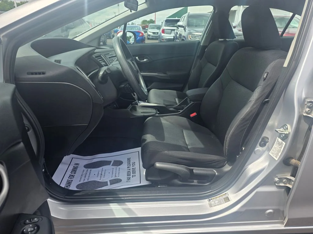 Used 2014 Alabaster Silver Metallic Honda LX image 9
