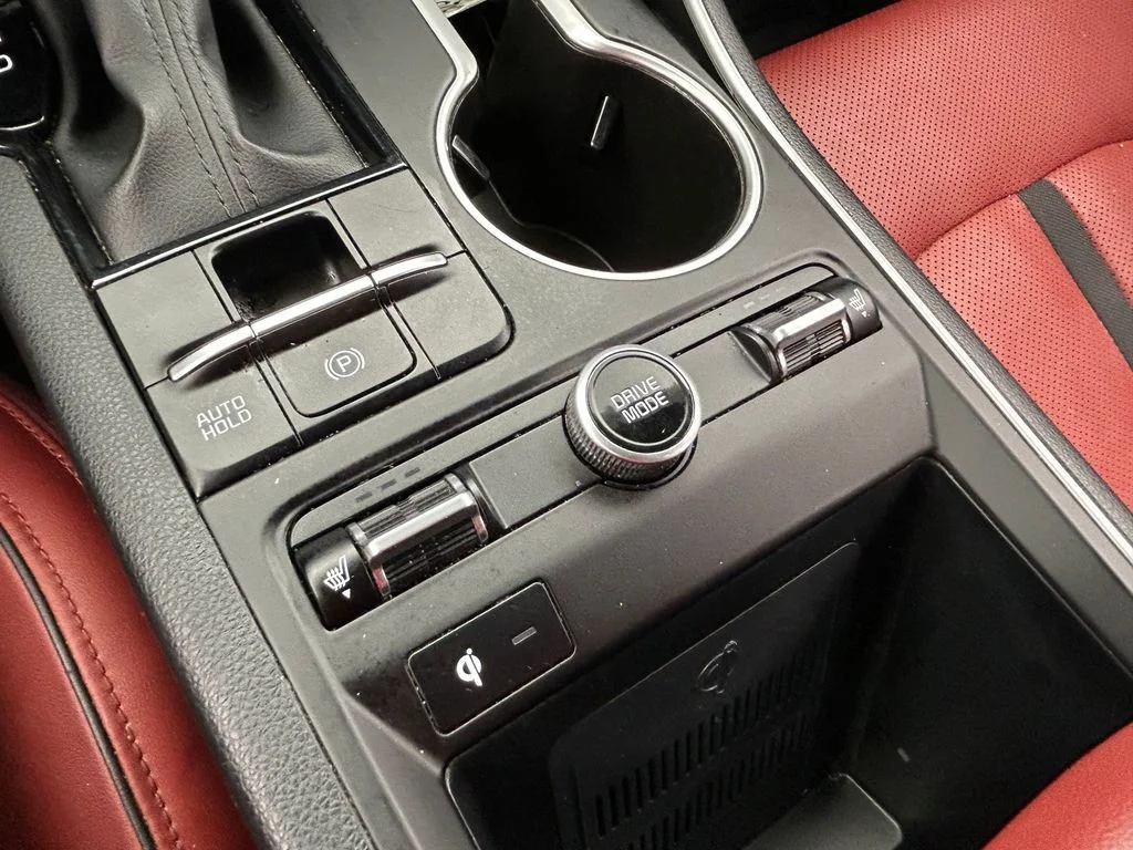 Used 2024 Wolf Gray Kia GT-Line image 37