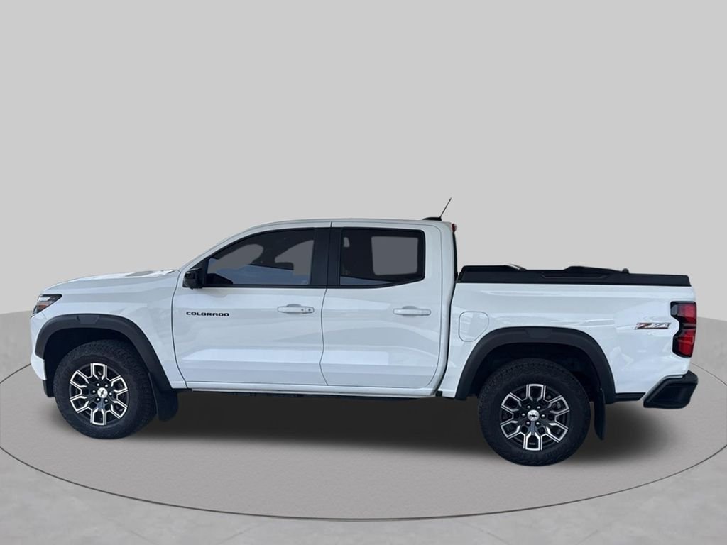 Used 2024 White Chevrolet Z71 image 4