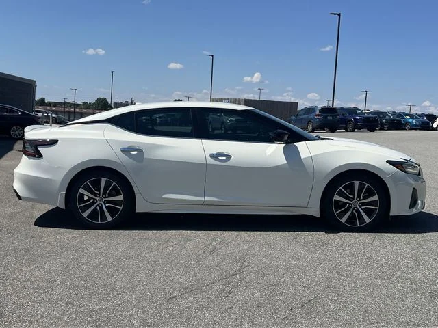 Used 2020 White Nissan 3.5 S image 14