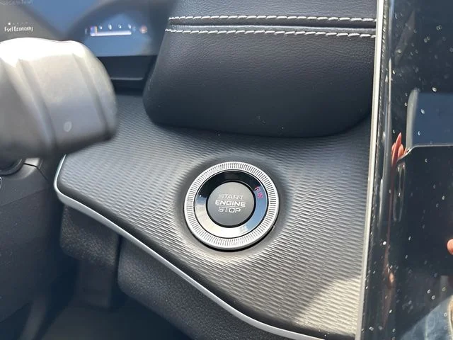 Used 2023 White Jeep Altitude image 20