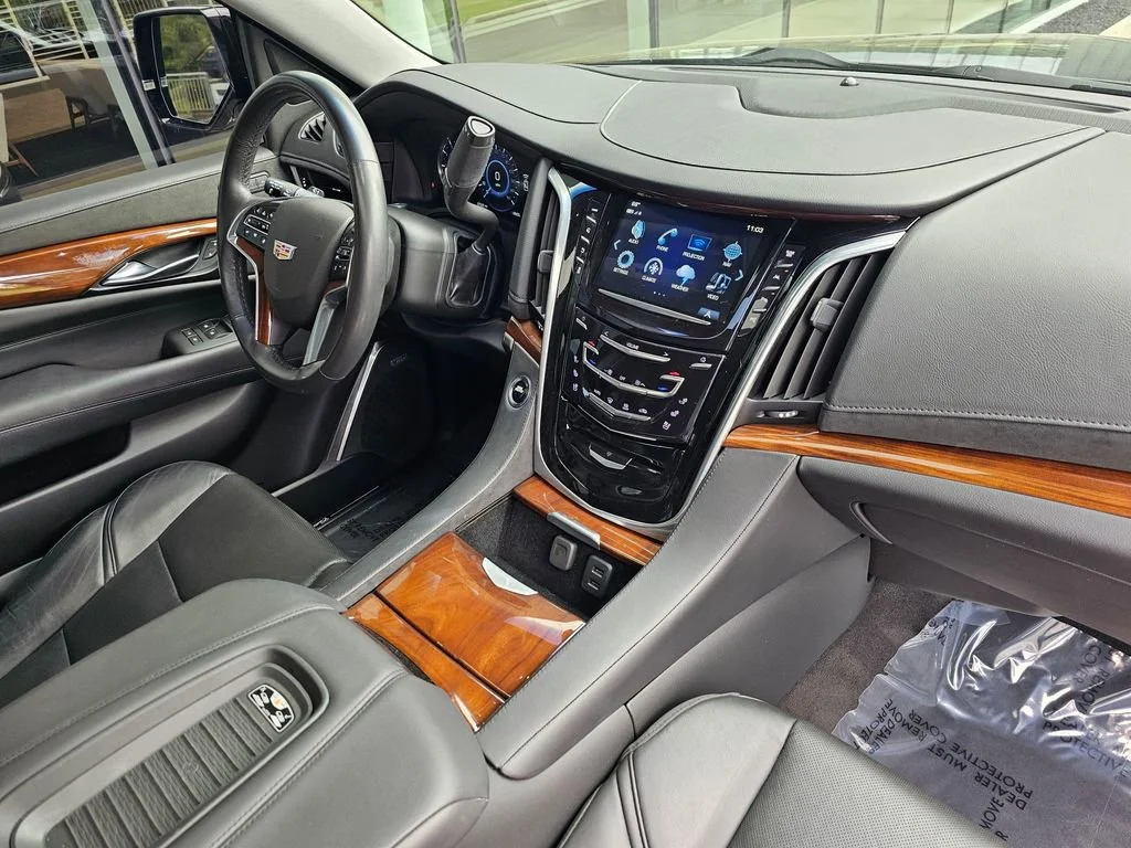Used 2020 BLACK RAVEN Cadillac Premium Luxury image 10