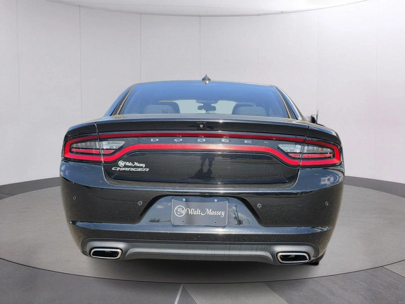 Used 2023  Dodge SXT image 4