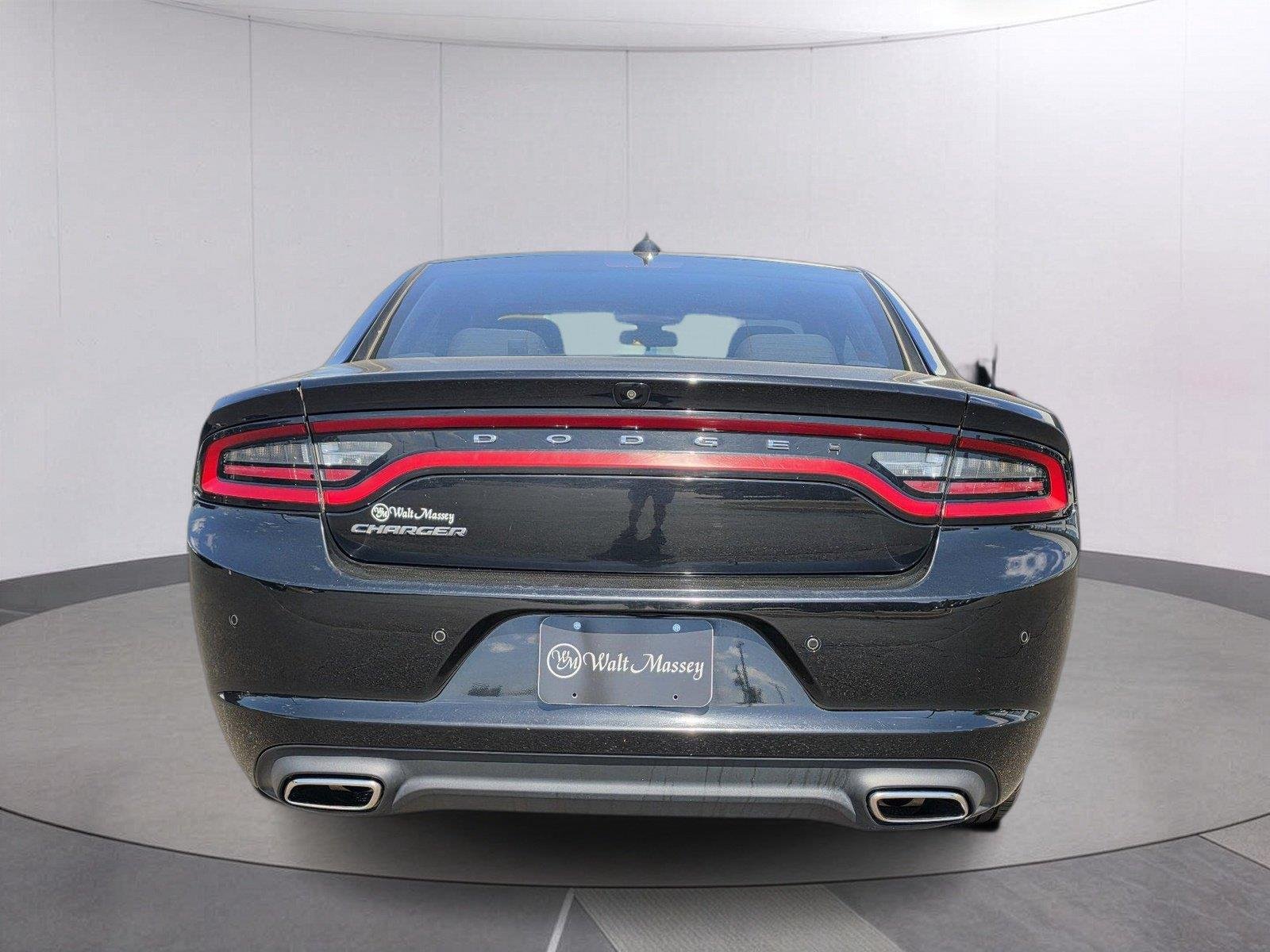 Used 2023  Dodge SXT image 4