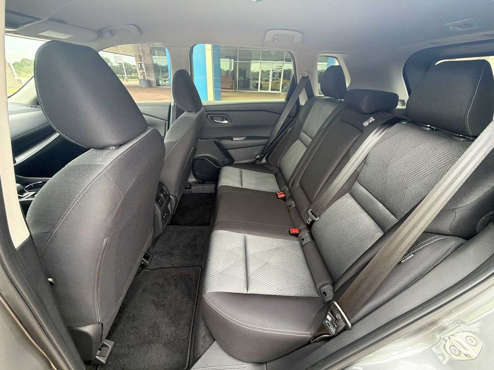 2024 Nissan Rogue SV - Photo 25
