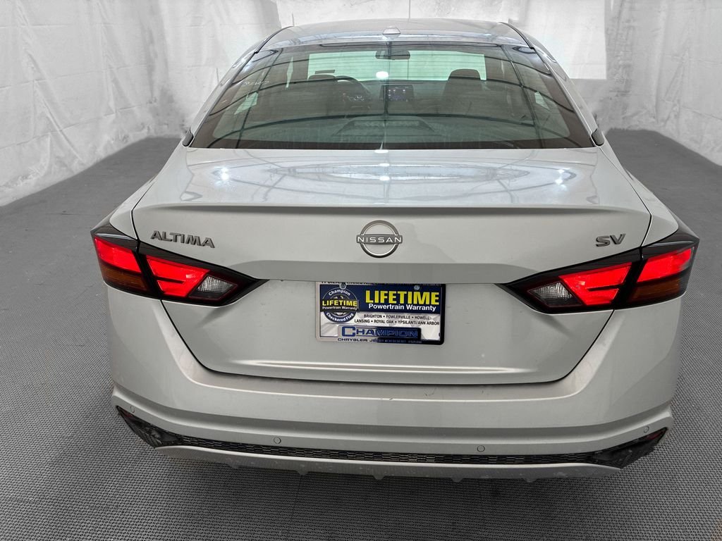 Used 2024 Silver Nissan 2.5 SV image 6