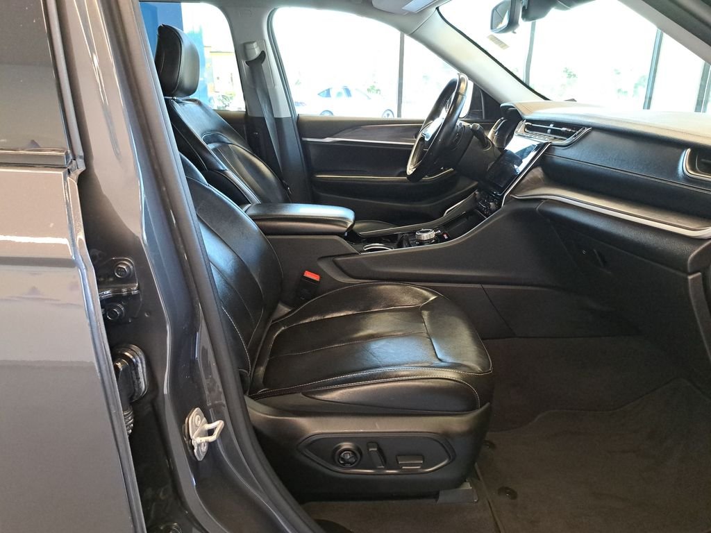 Used 2022 Gray Jeep Limited image 31