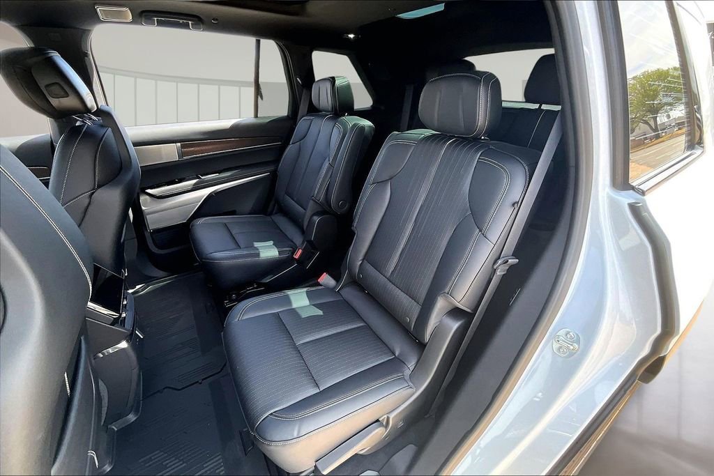 New 2026 Vibrant White Tricoat Cadillac Sport image 10