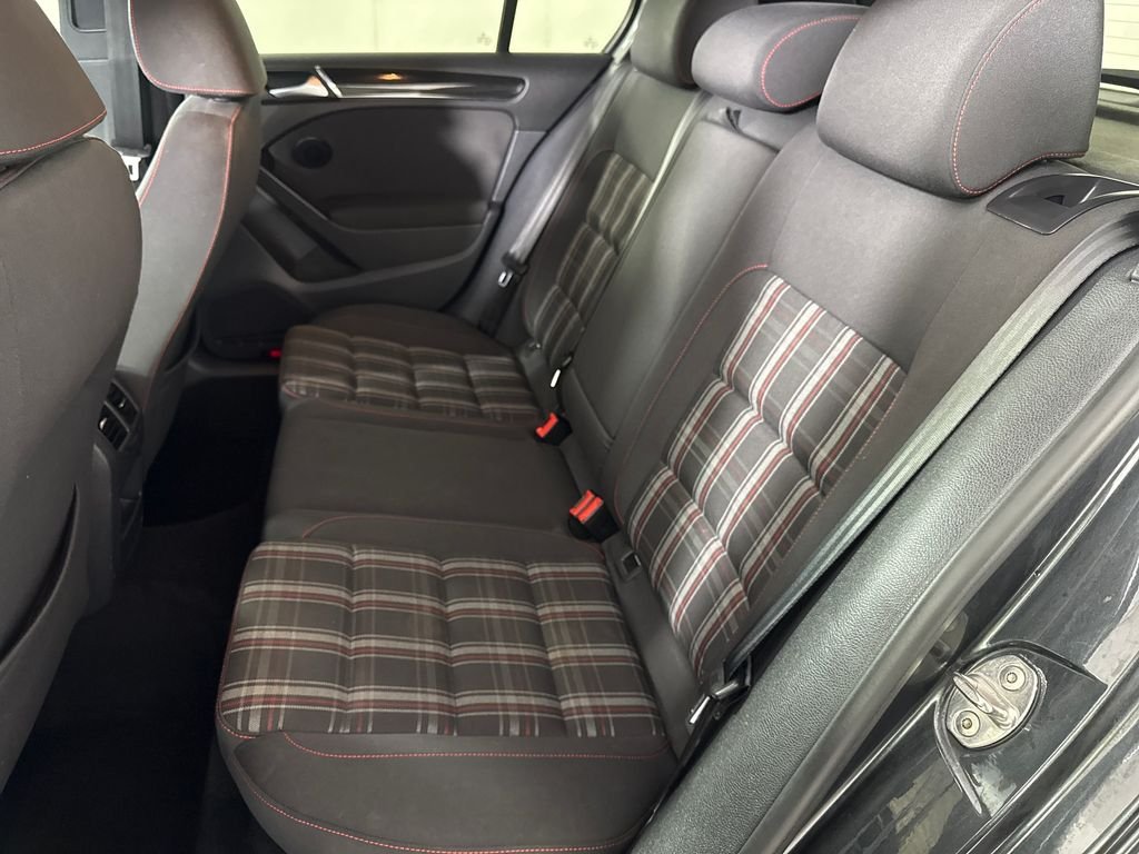 Used 2013 Black Volkswagen Base image 13