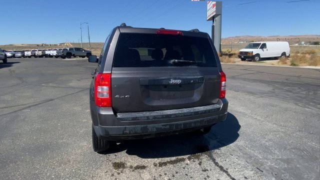 Used 2016 Gray Jeep Sport image 7