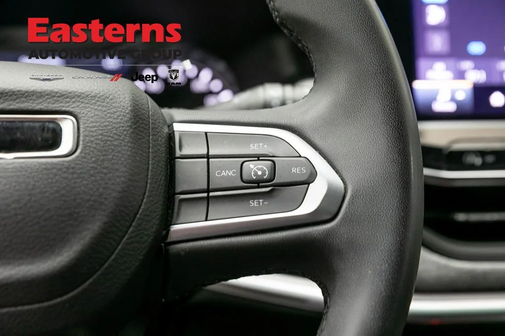Certified Used 2024 White Jeep Latitude image 17