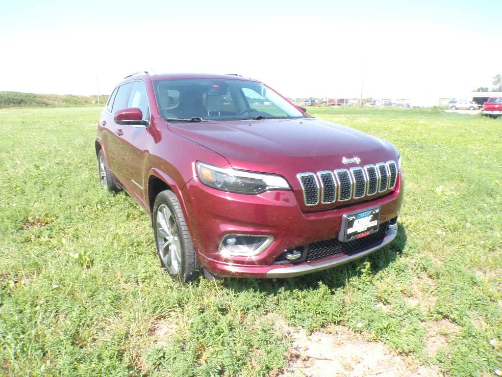Used 2019 Velvet Red Pearlcoat Jeep Overland image 3