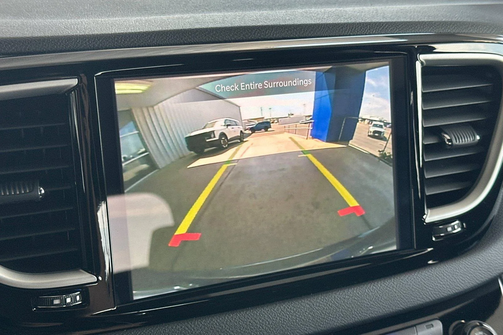2025 Chrysler Voyager LX - Photo 20