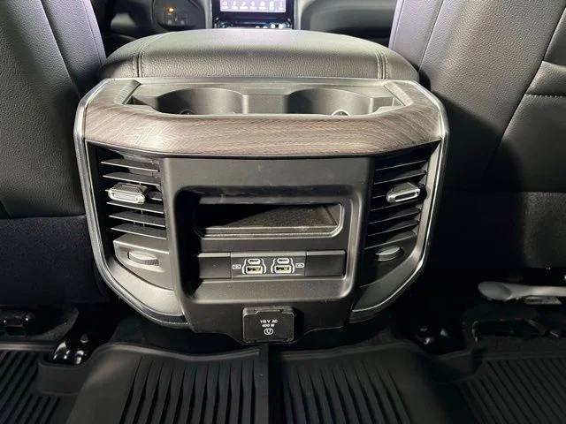 New 2026 Diamond Black Crystal Pearl-Coat Exterior Paint RAM Laramie image 36