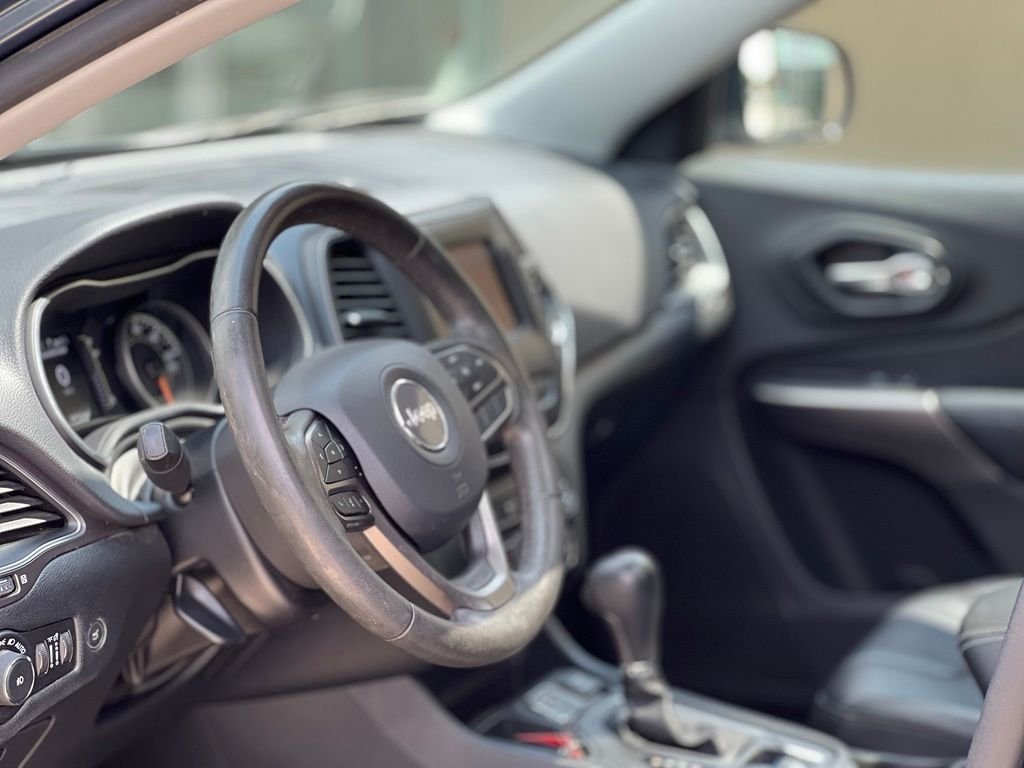 Used 2020 Blue Jeep Latitude Plus image 10