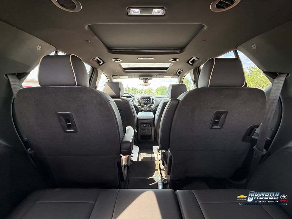 Used 2022 Black Chevrolet Premier image 23