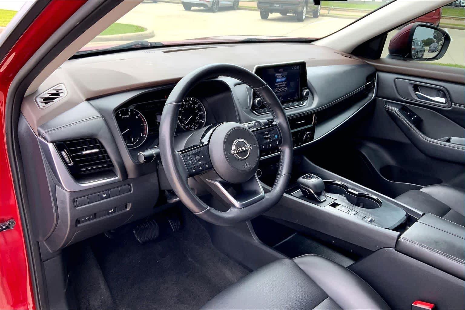 Used 2022 Scarlet Ember Tintcoat Nissan SV image 18