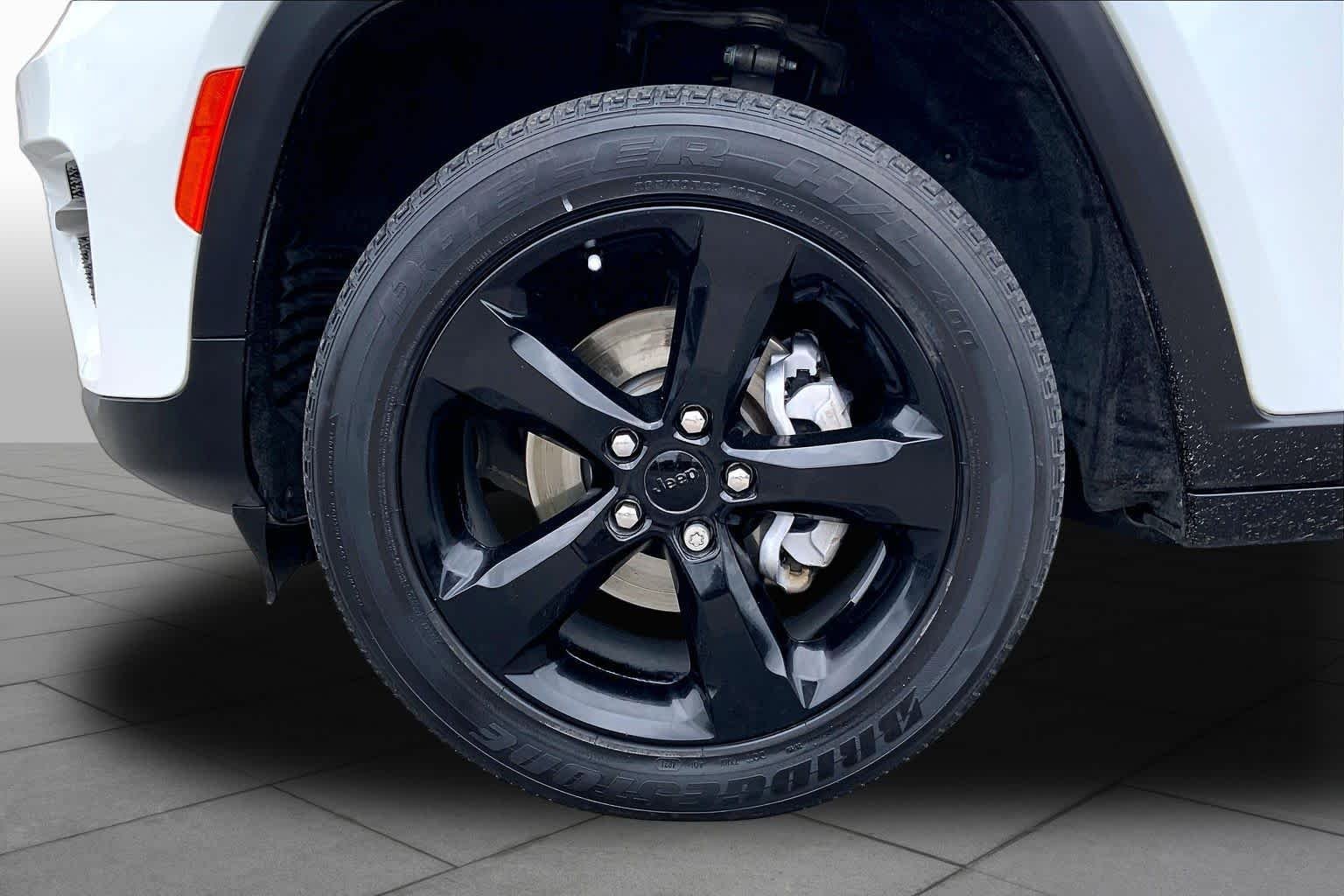 Used 2022 Bright White Clearcoat Jeep Altitude image 17