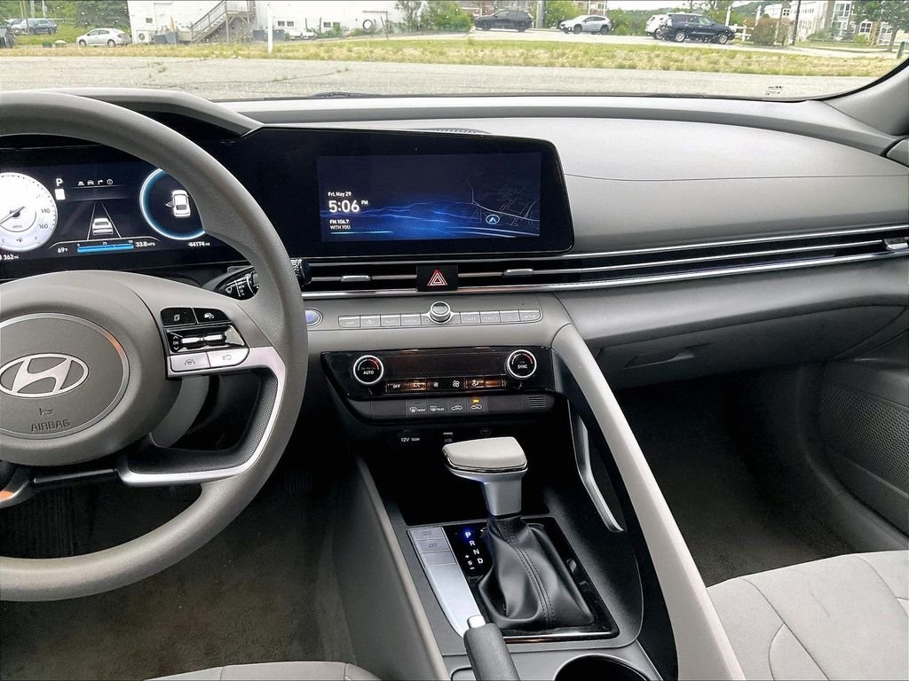 Used 2024 White Hyundai SEL image 18