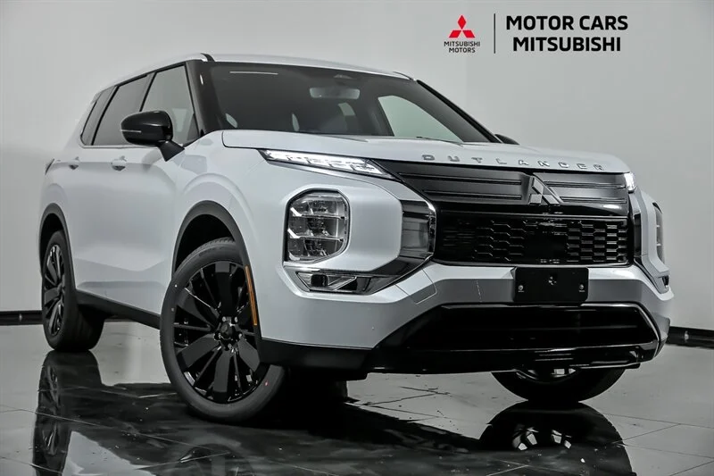 New 2026 White Diamond Mitsubishi LE image 1