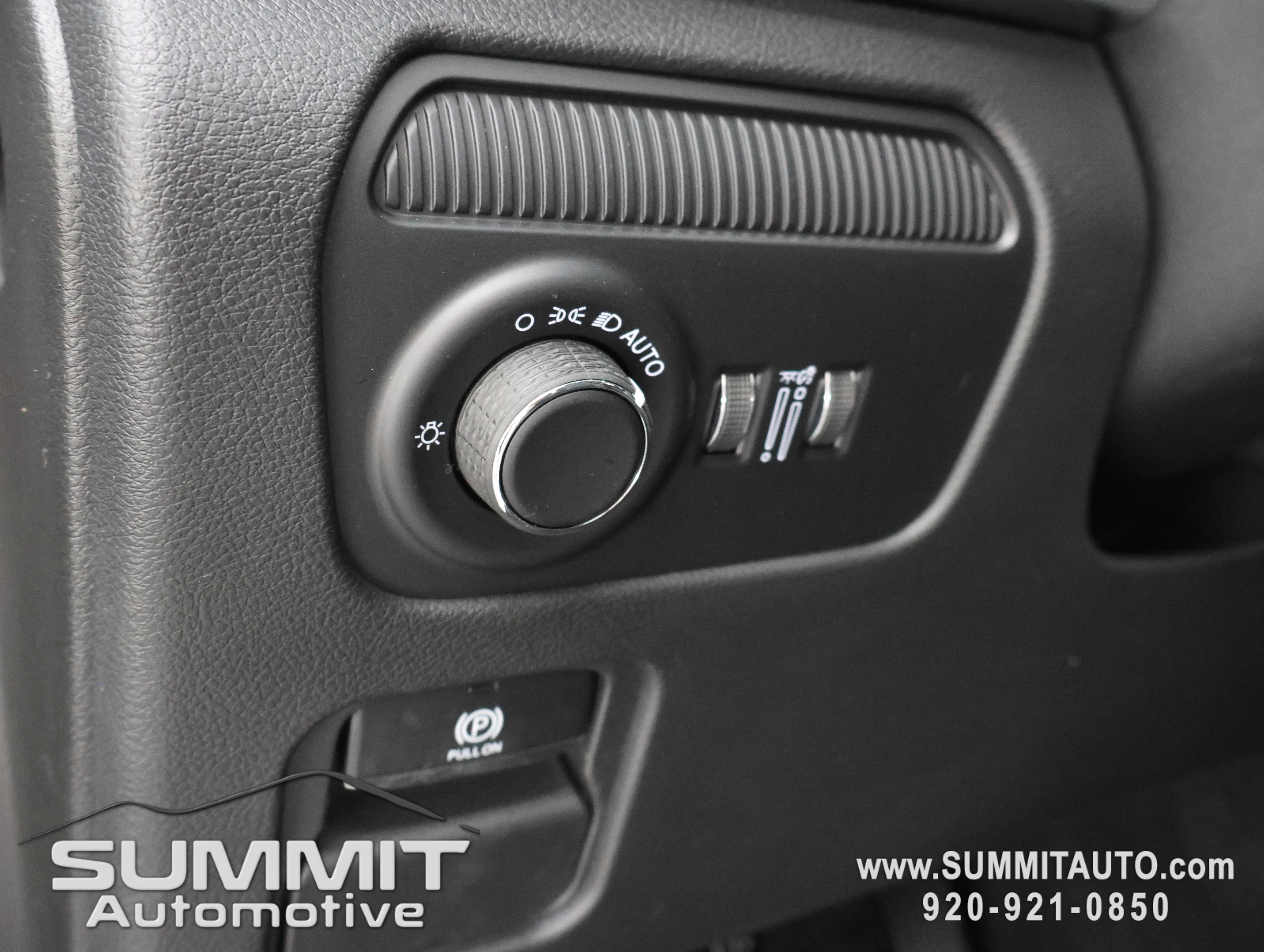 New 2026 Bright White Clear-Coat Exterior Paint Jeep Summit Obsidian image 53