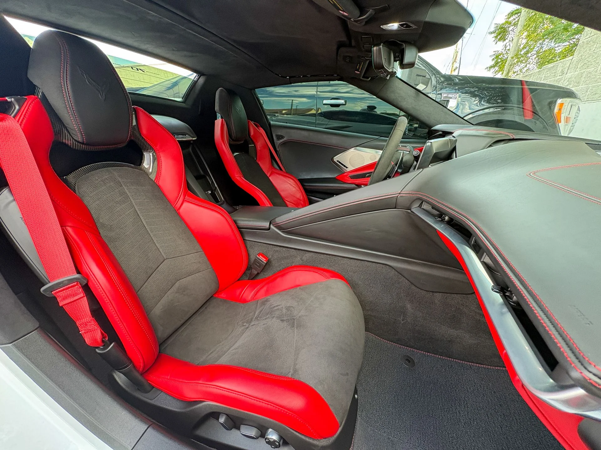 Used 2023 White Chevrolet Stingray image 30