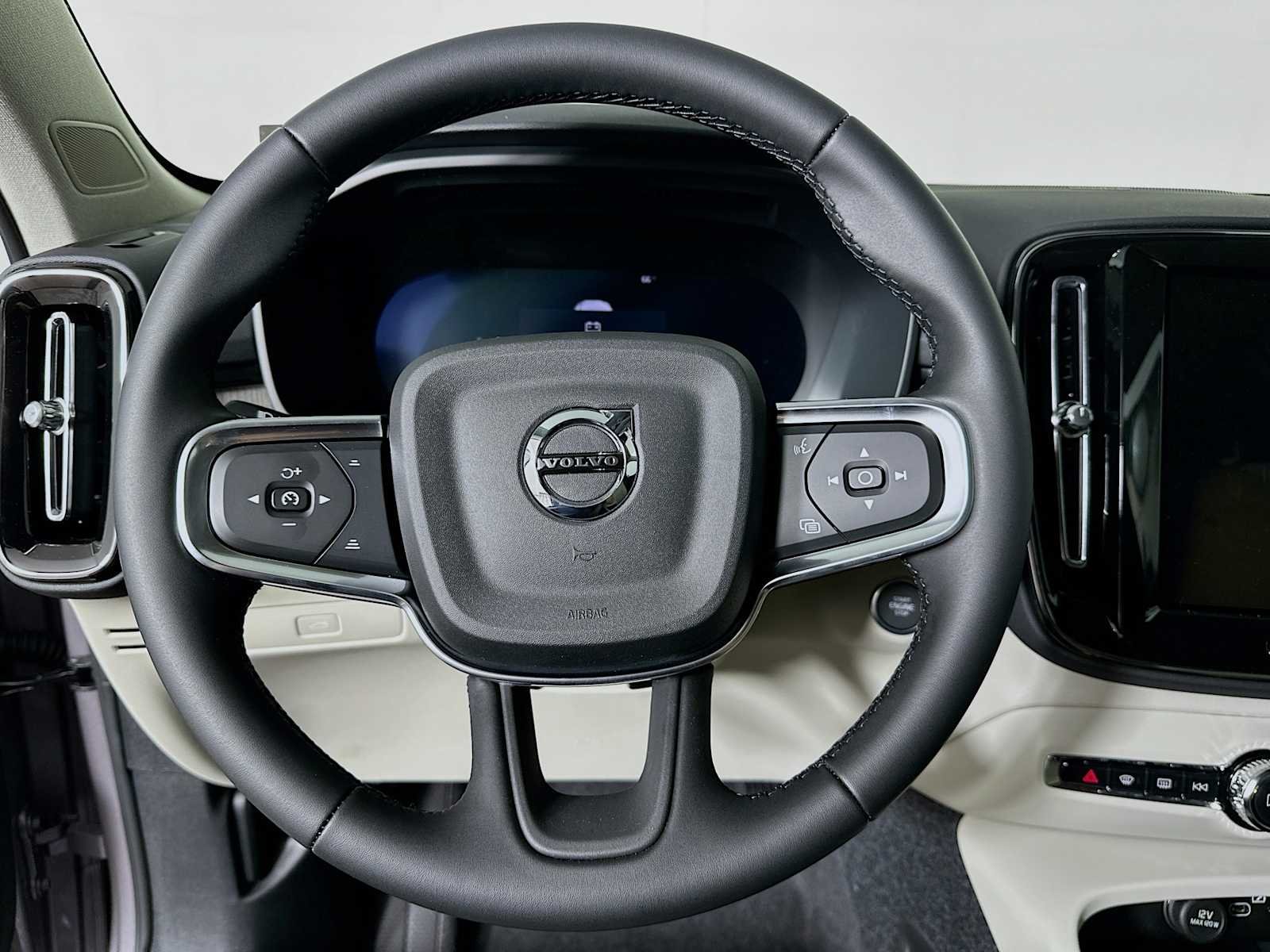 New 2026 Aurora Silver Volvo Ultra image 11