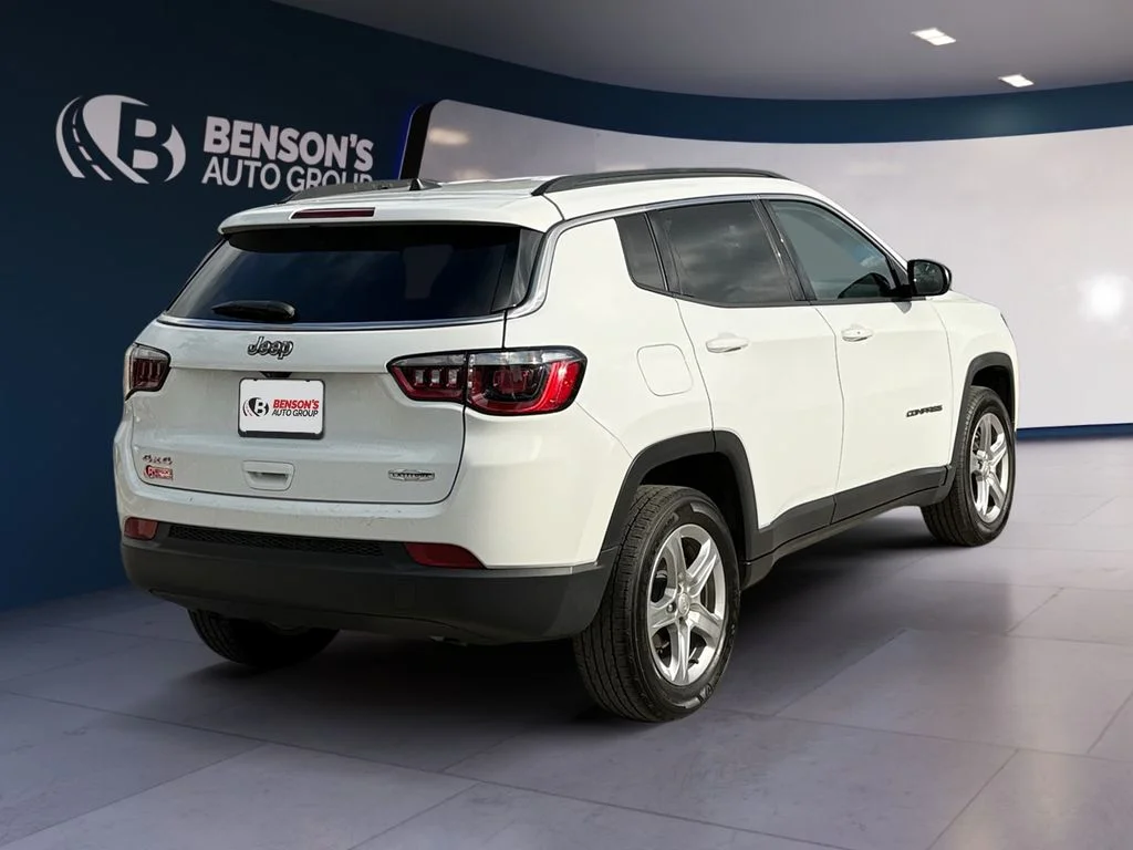 Used 2024 White Jeep Latitude image 5