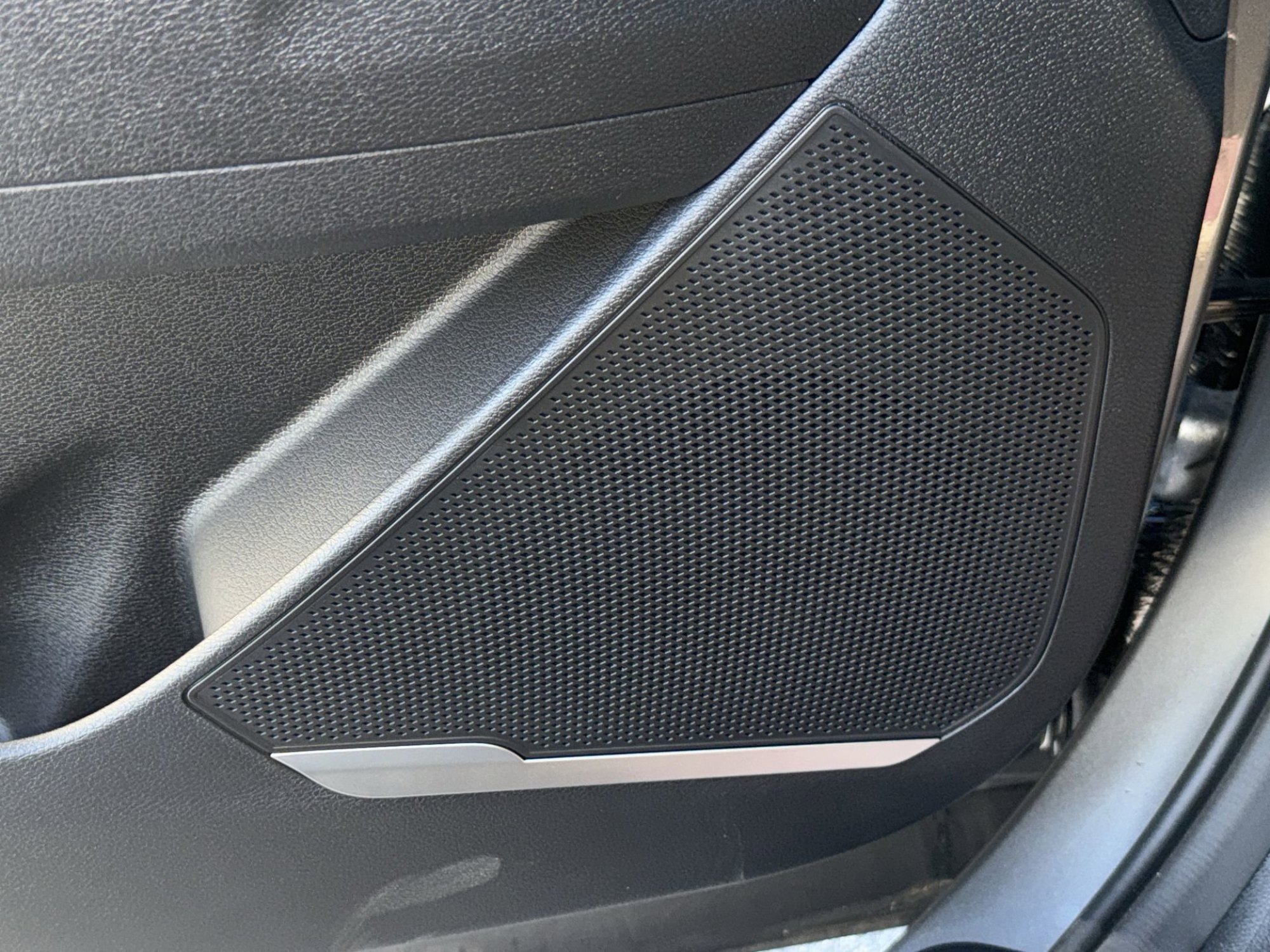 New 2026 Steel Gray Kia LX image 17