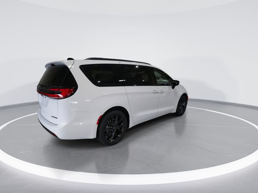 2026 Chrysler Pacifica Limited - Photo 8