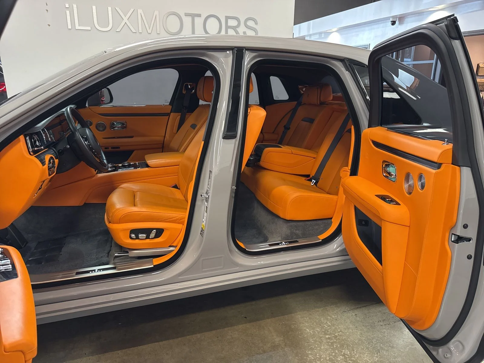 Used 2022 Gray Rolls-Royce Base image 16