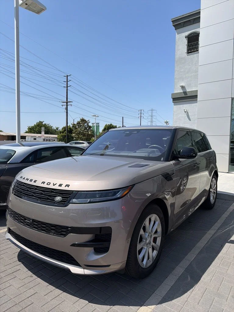 Certified Used 2023  Land Rover SE Dynamic image 1