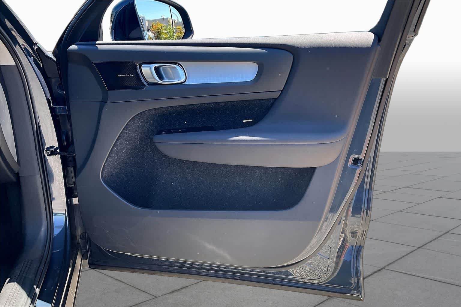 Used 2022 Denim Blue Metallic Volvo Momentum image 22