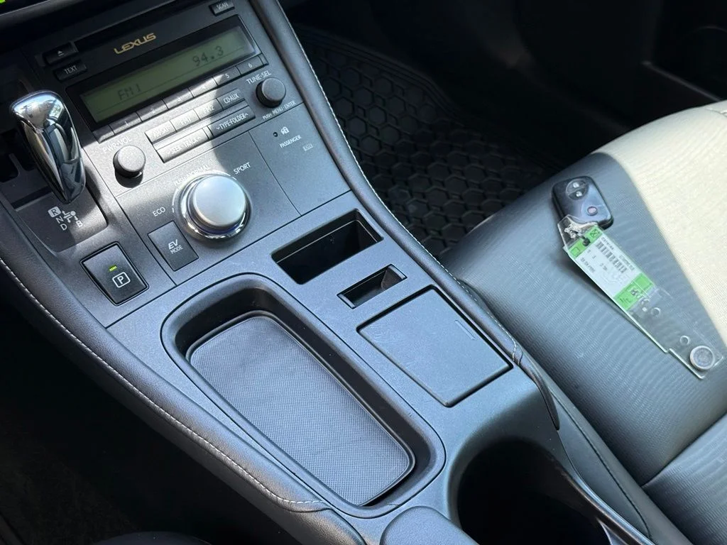 Used 2013 Blue Lexus 200h image 31