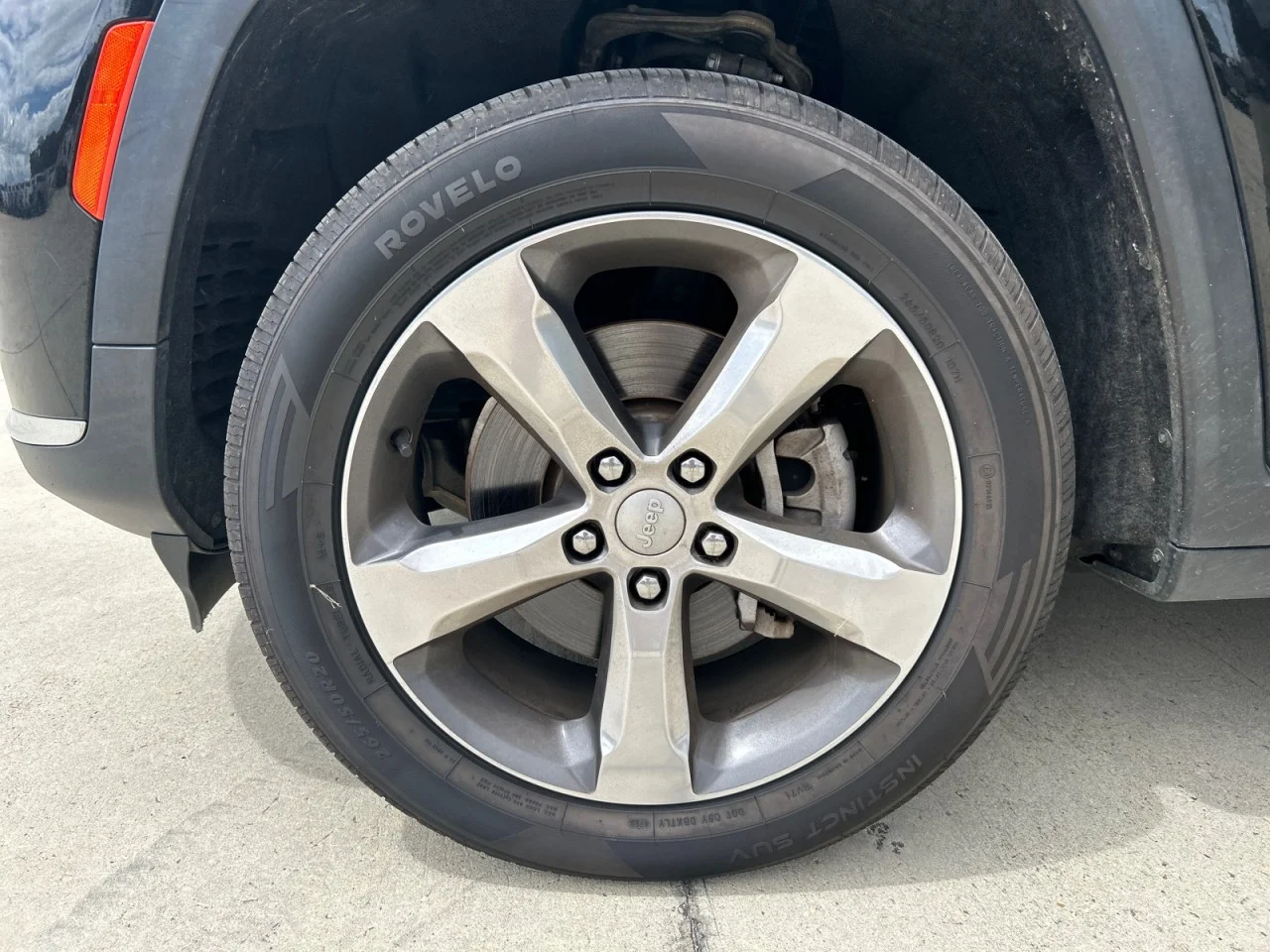 Used 2021  Jeep Limited image 9