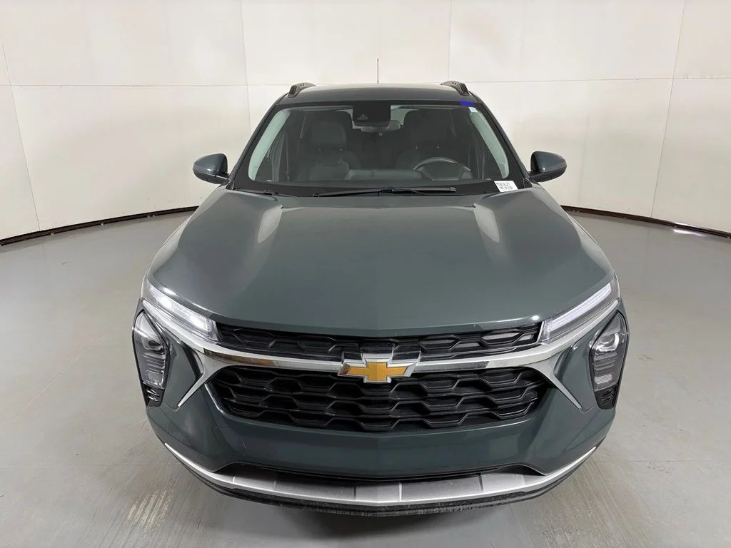 Used 2025 Gray Chevrolet LT image 3