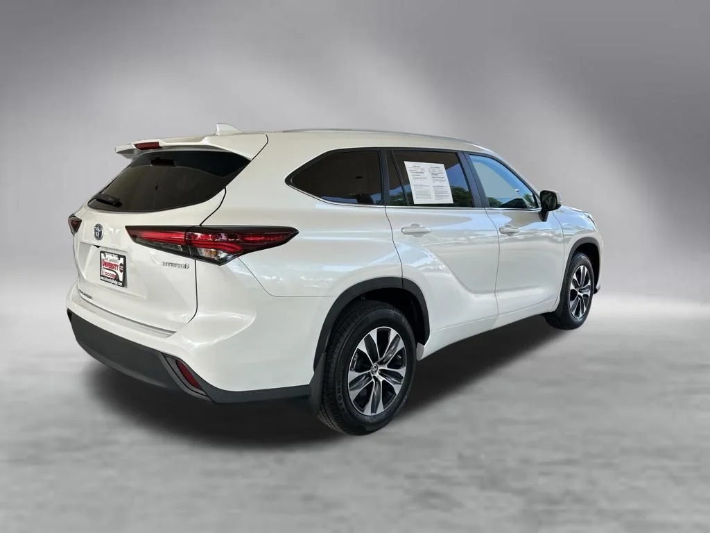 Used 2024 Beige Toyota XLE image 4