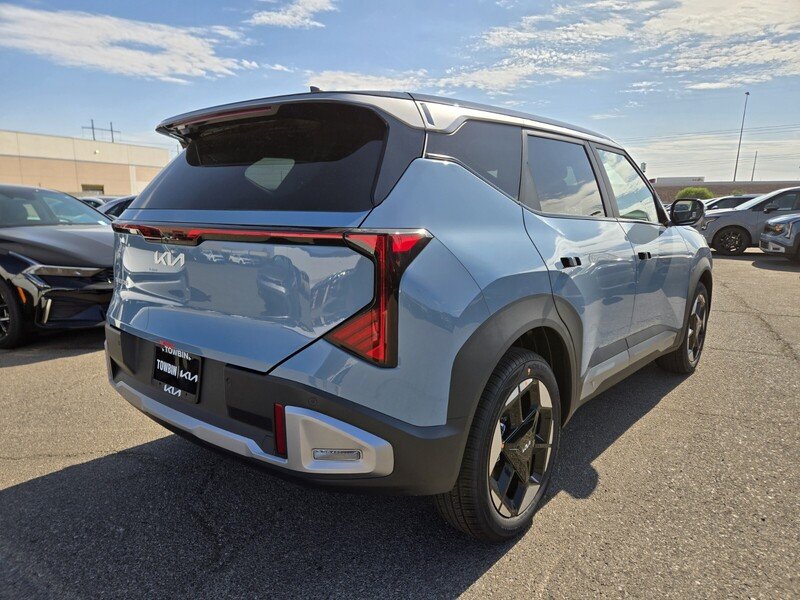 New 2027 Frost Blue / Black Roof Kia S image 3
