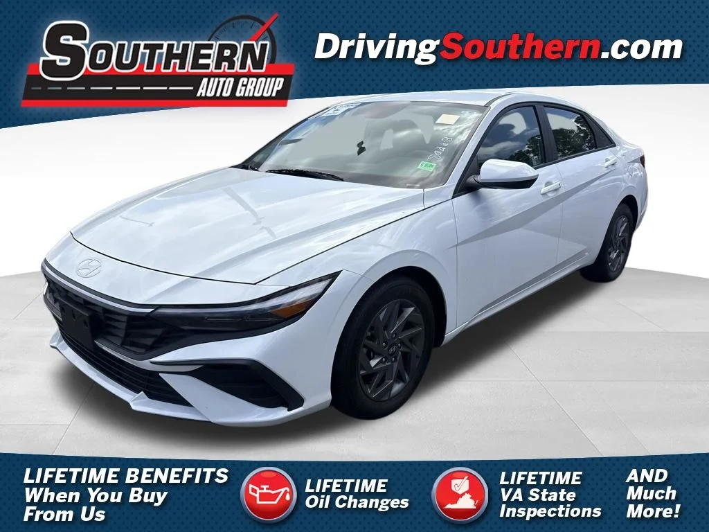 Used 2024 White Hyundai SEL image 1