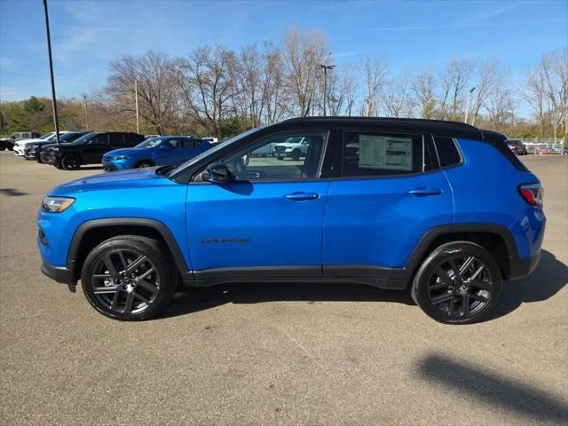 New 2026 Hydro Blue Pearl-Coat Exterior Paint Jeep Limited image 4