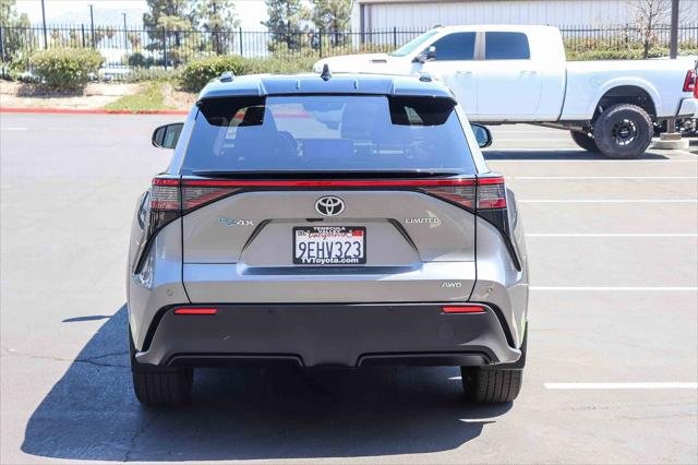 Certified Used 2023 BLACK/HEAVY METAL Toyota  image 6